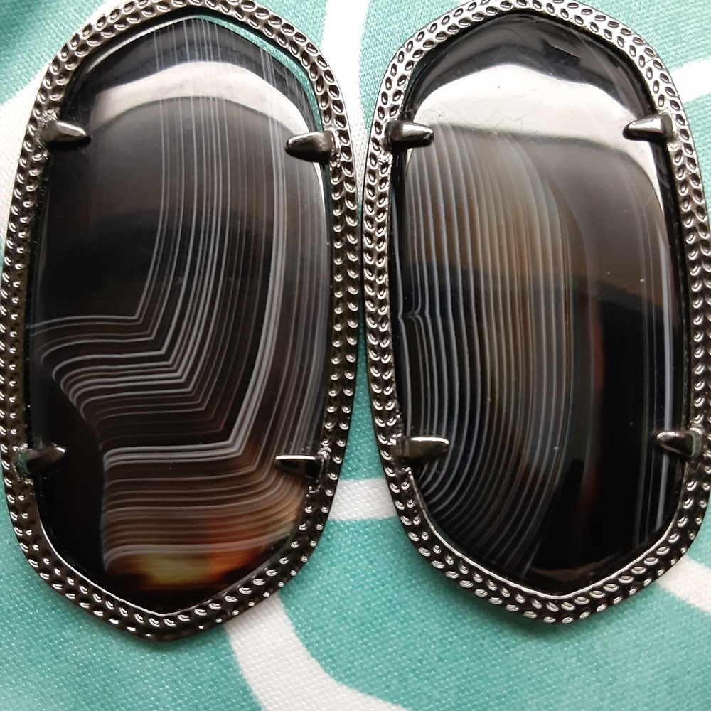 Kendra Scott Black Banded Agate Earrings.